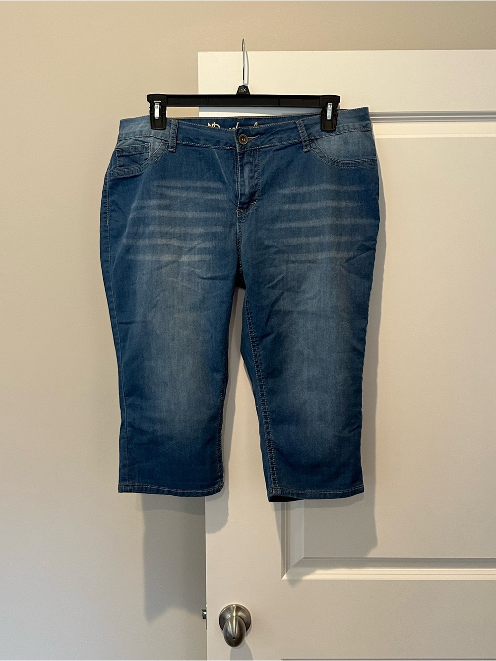 DN Weekend Women’s Mid-Rise Blue Denim Capri Jeans Size 18W